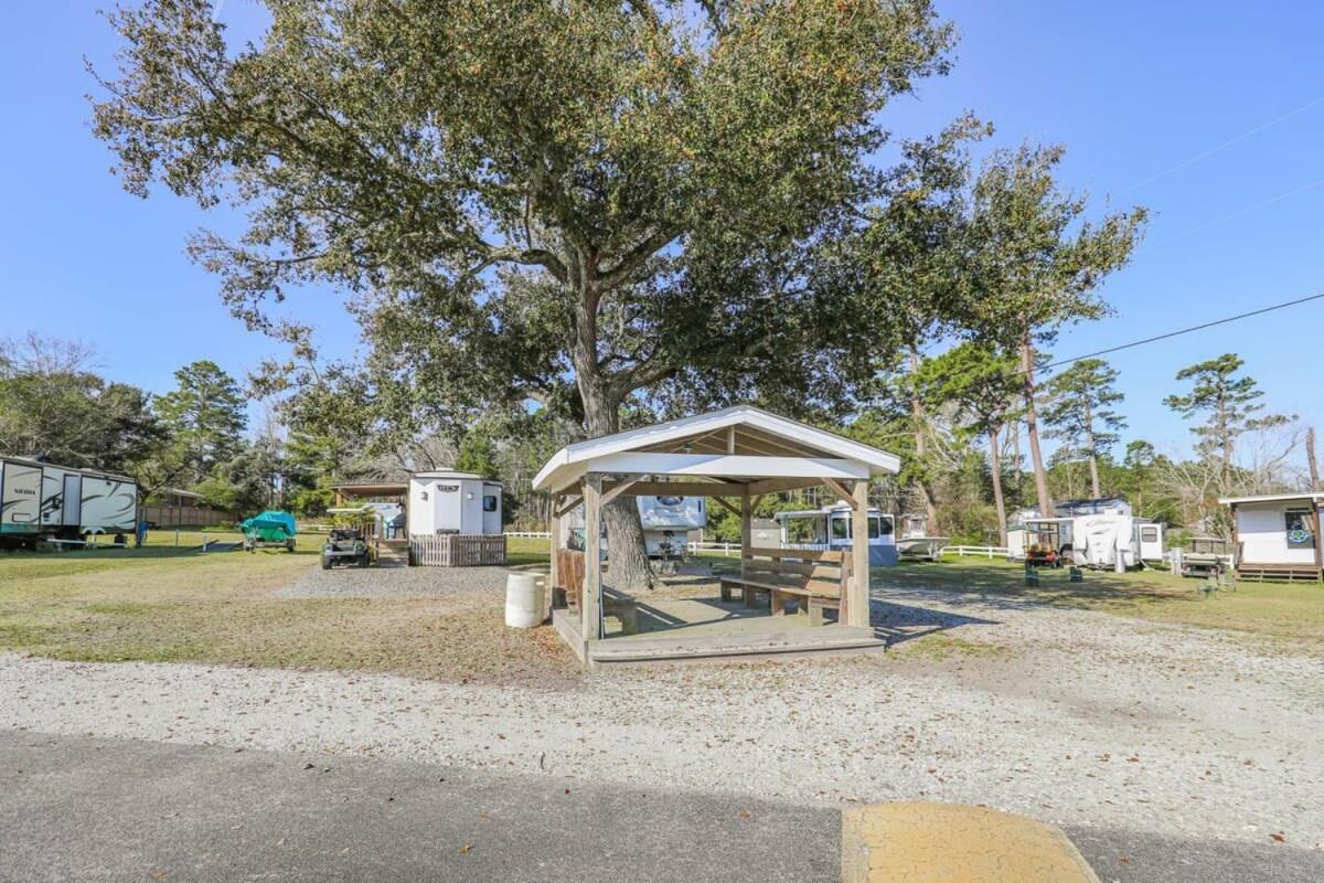 2Br Pet Friendly Home In Sneads Ferry With Parking Kültér fotó
