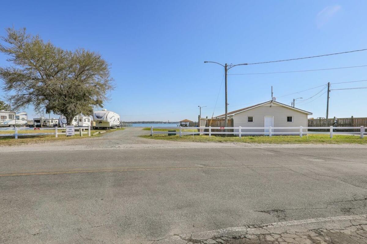 2Br Pet Friendly Home In Sneads Ferry With Parking Kültér fotó