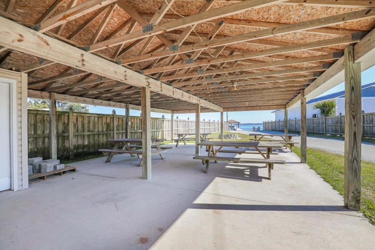 2Br Pet Friendly Home In Sneads Ferry With Parking Kültér fotó