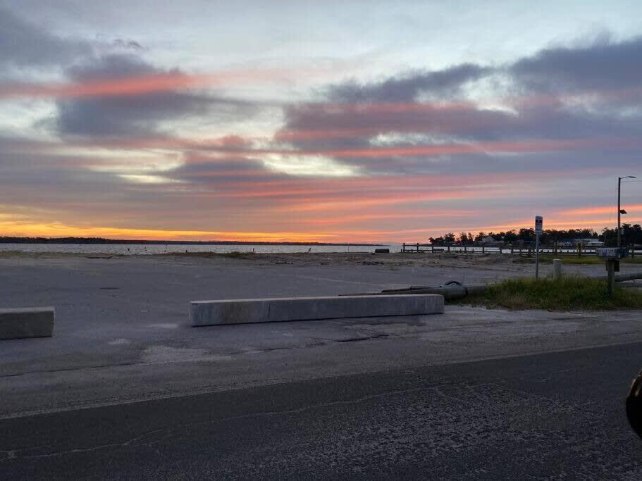 2Br Pet Friendly Home In Sneads Ferry With Parking Kültér fotó